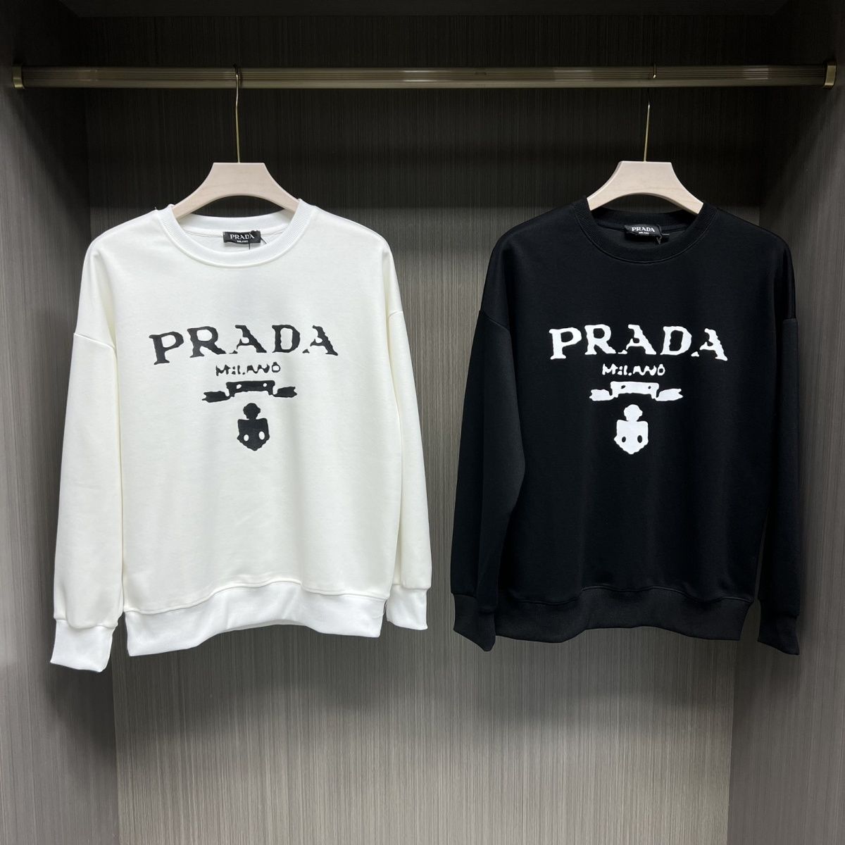 16060849754716438805162460_1 【高品質】PRADA 2024 ゆったり 厚い 防寒 上着 吸汗性通気性 可愛い 運動バーカー 暖かい おしゃれ ブラック春秋冬 - 画像 (1)