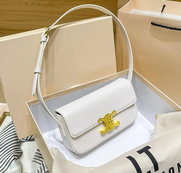 16060849758689619103832460_1 【高品質】人気☆新作CELINE ショルダーバッグ - 画像 (1)