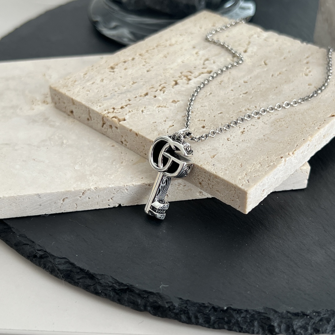 16063473232962458786011820_1 【高品質】【国内発送/直営店】GUCCI グッチ SV925 ダブルG キー 627757 ネックレス シルバー925 レディース - 画像 (1)