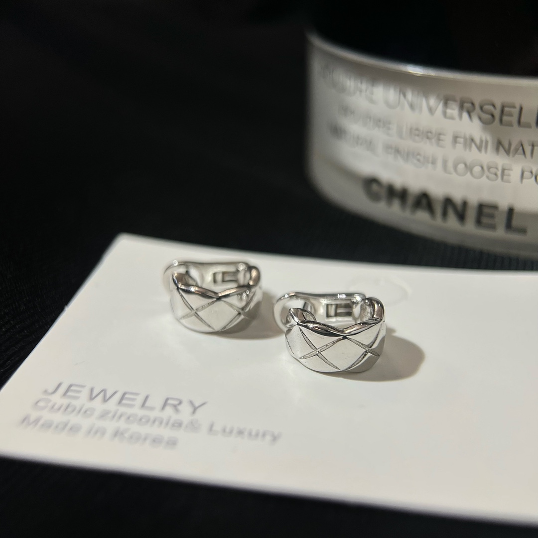 16063883191010394192201820_1 【高品質】【国内発送/直営店】CHANELシャネル 韓国 ゴールド アクセサリー ココクラッシュ ピアス - 画像 (1)