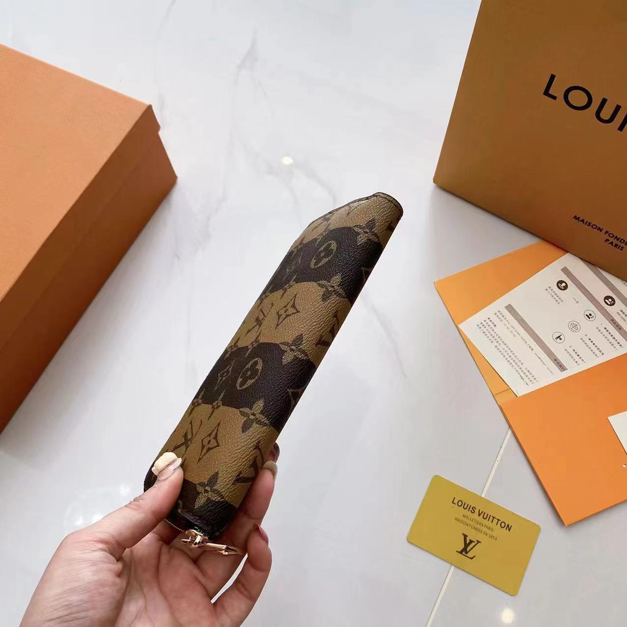 16066187855721972455431820_1 【高品質】LOUIS VUITTON 長財布 パーソナライズ可能 ジッピー・ウォレット 横型スタイル - 画像 (1)