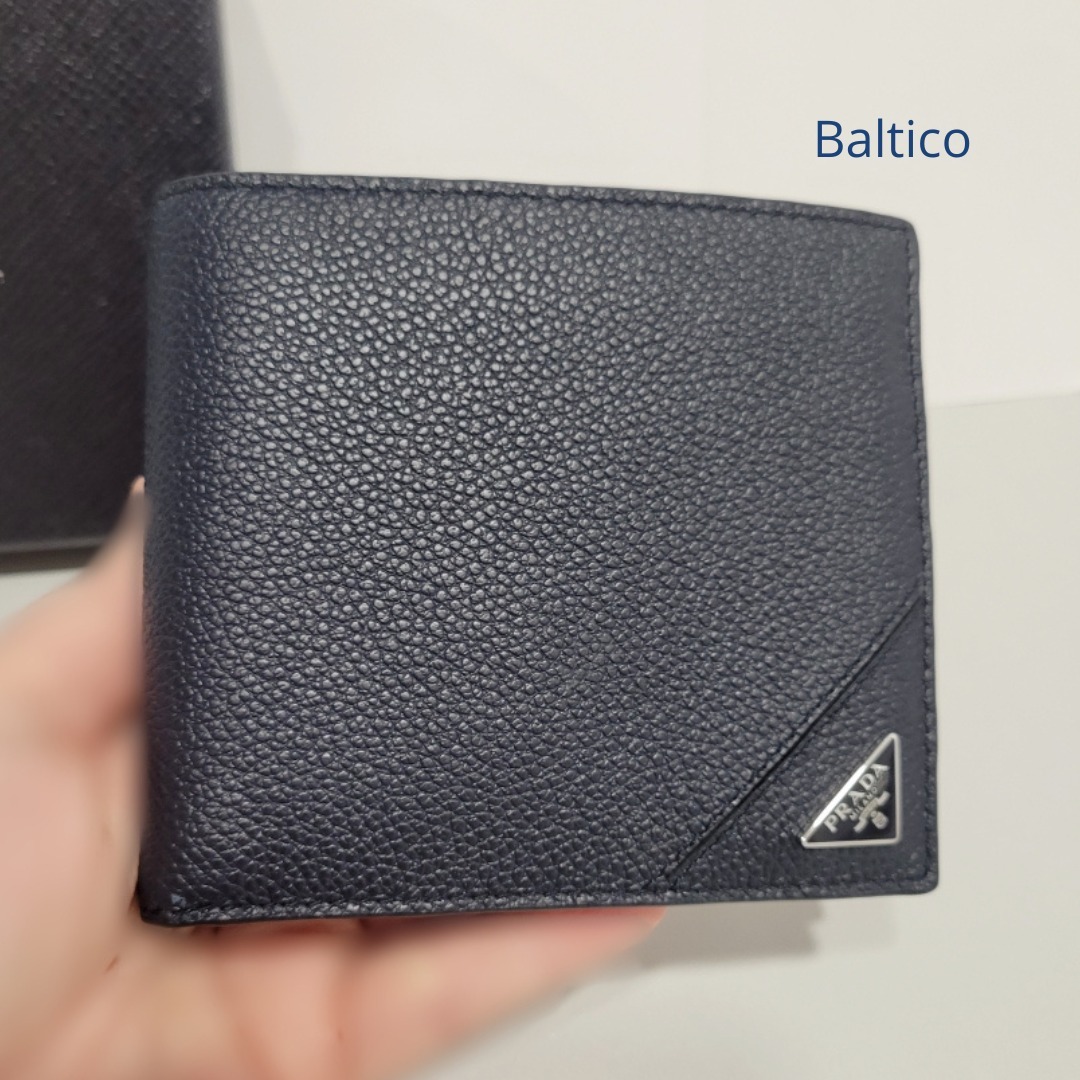 16069532478545264727421820_1 【高品質】【セール】PRADA プラダ ヴィッテーロダイノレザー二つ折り財布 2MO738 - 画像 (1)