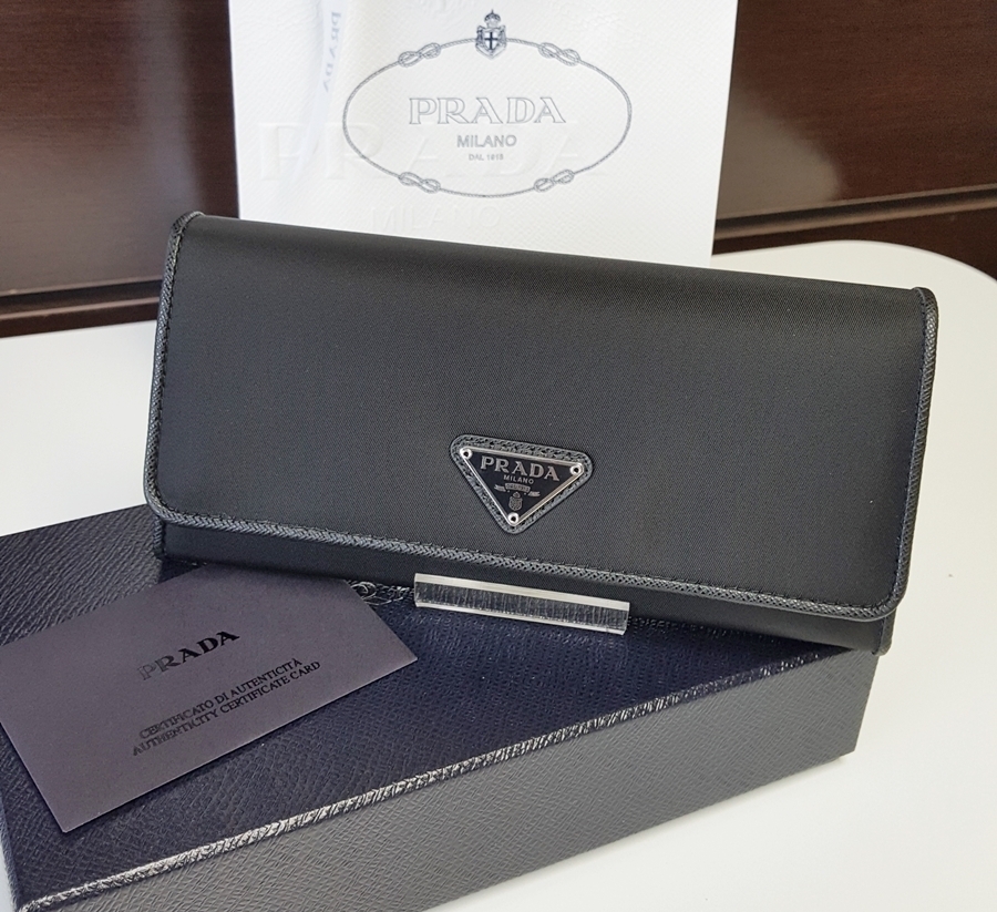 16069532691959001990261820_1 【高品質】【セール】PRADA プラダサフィアーノ&ナイロン長財布☆1MH132 UZ0 - 画像 (1)