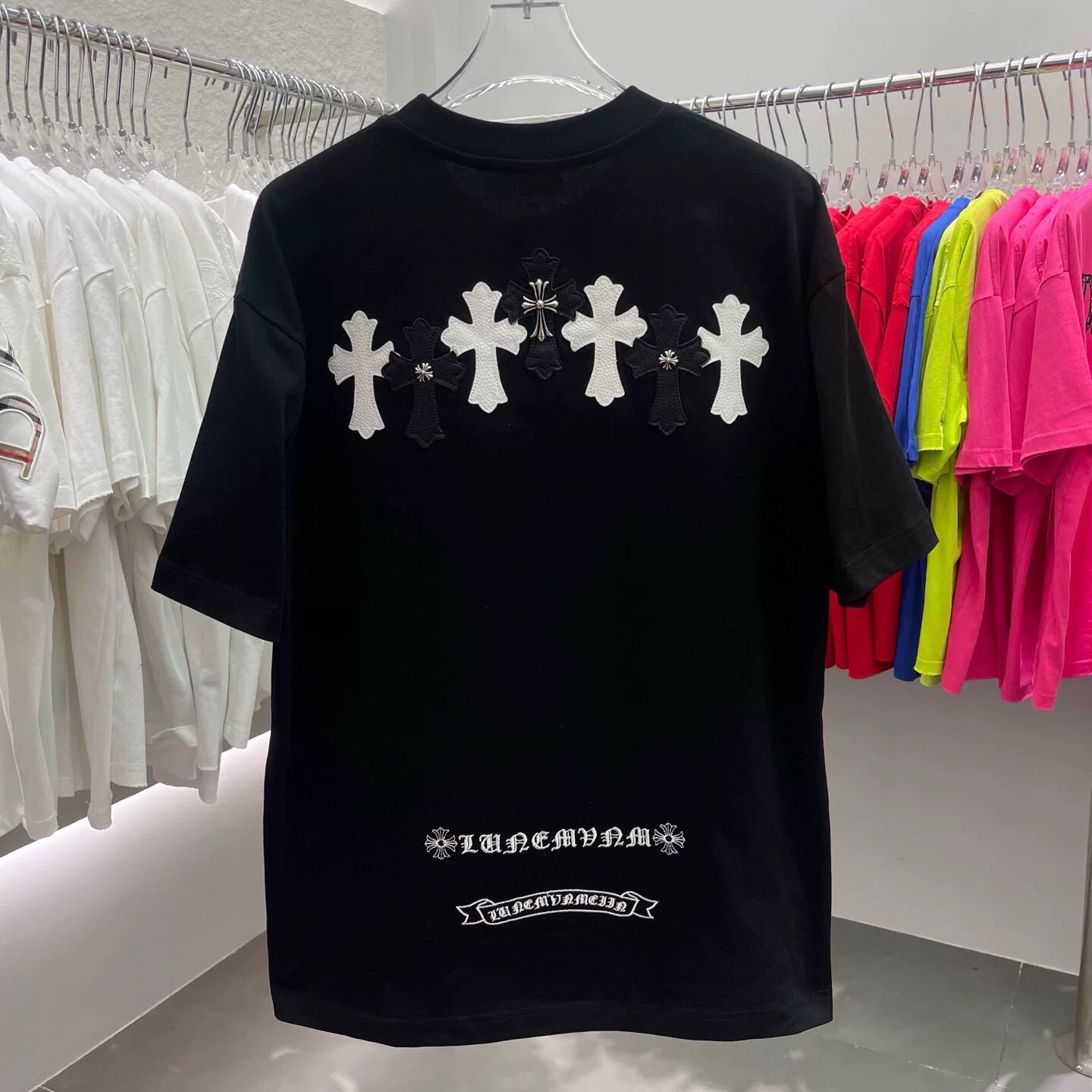 16069785713812531291111820_1 【Chrome Hearts】2025新作 クロムハーツ Tシャツ 男女兼用 高品質 半袖 CH044 - 画像 (1)