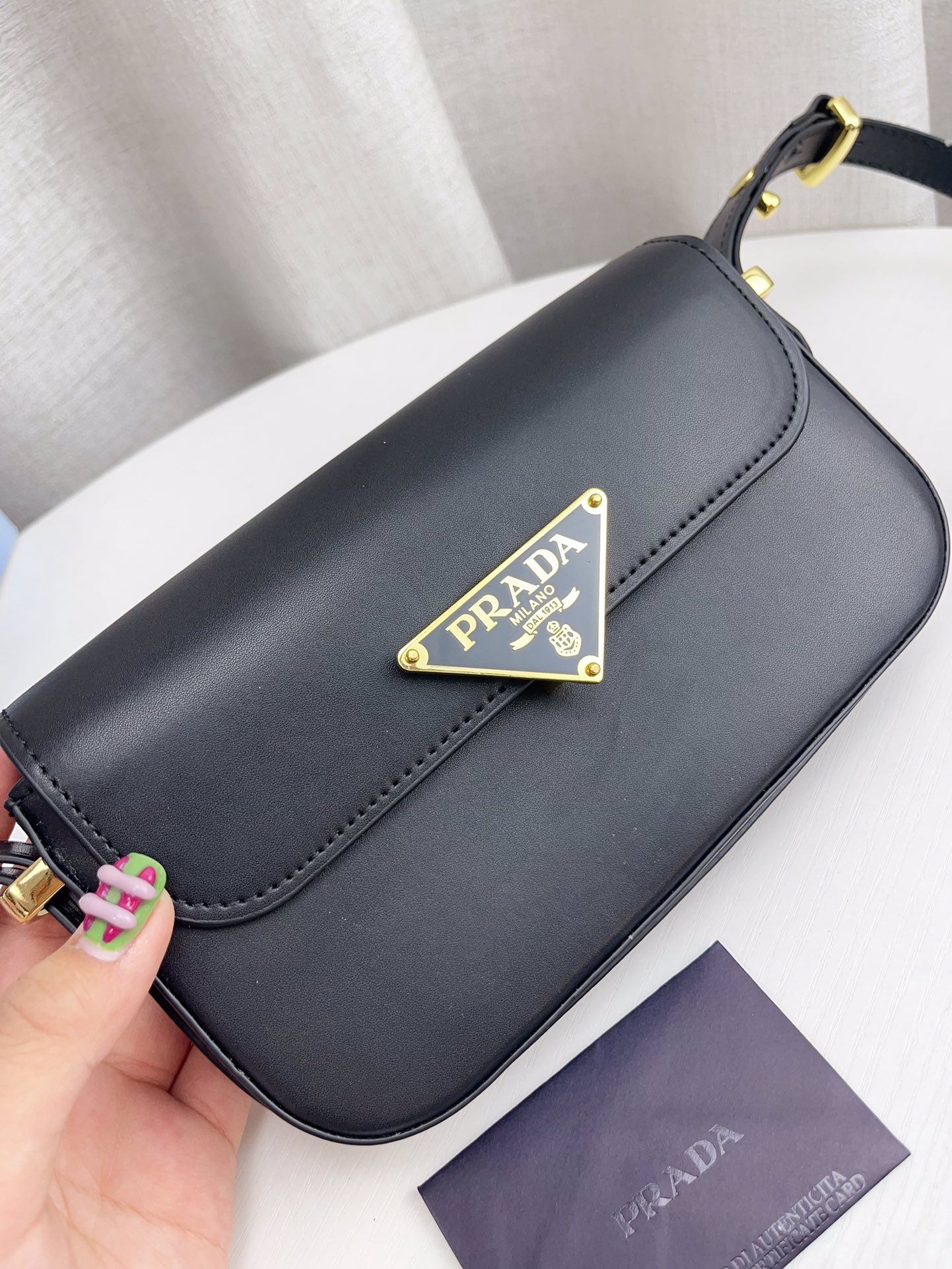 16069857996487752916391820_1 PRADA 25‘新作 Leather shoulder bag レザー ショルダーバッグ - 画像 (1)