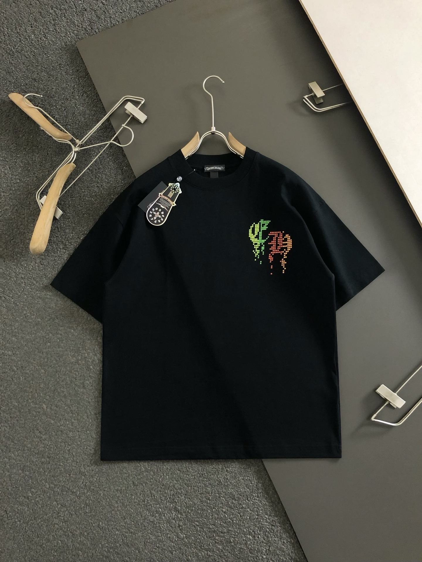 16069859063806251947801820_1 【Chrome Hearts】2025新作 クロムハーツ Tシャツ 男女兼用 高品質 半袖 CH052 - 画像 (1)