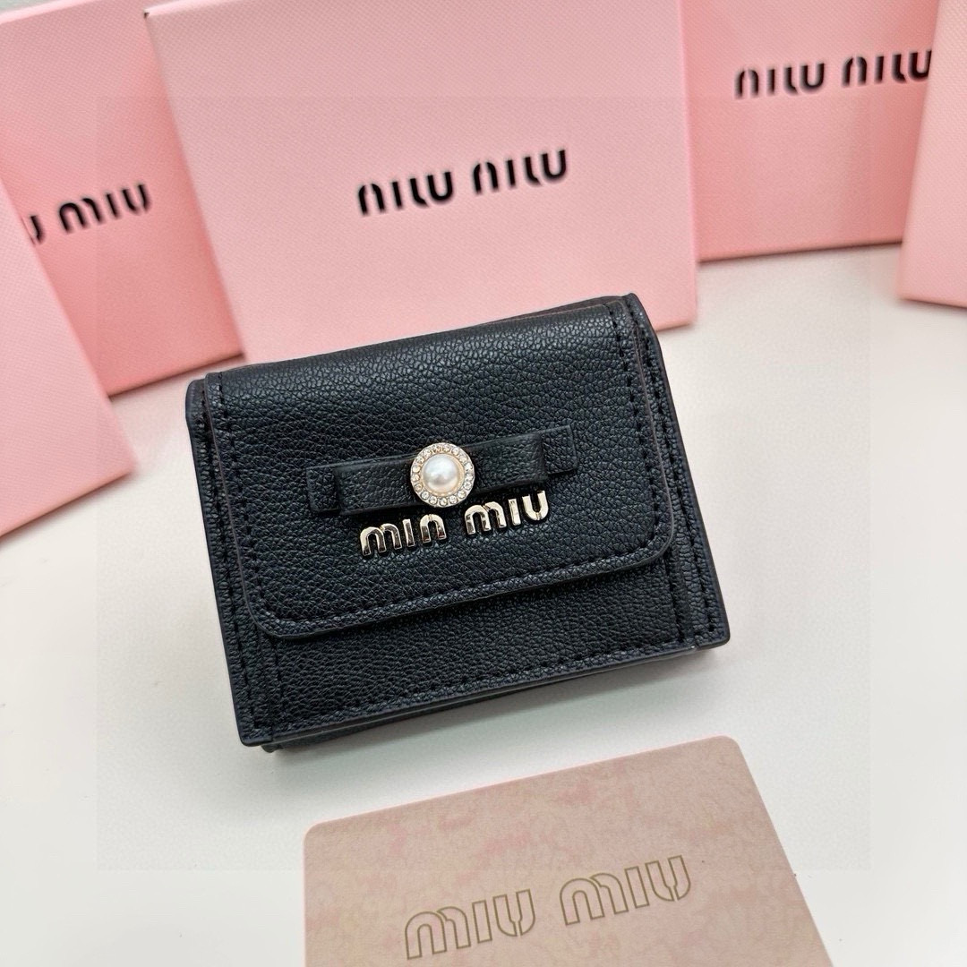 16069873703014878859331820_1 MIU MIU レディース 三つ折り財布 - 画像 (1)