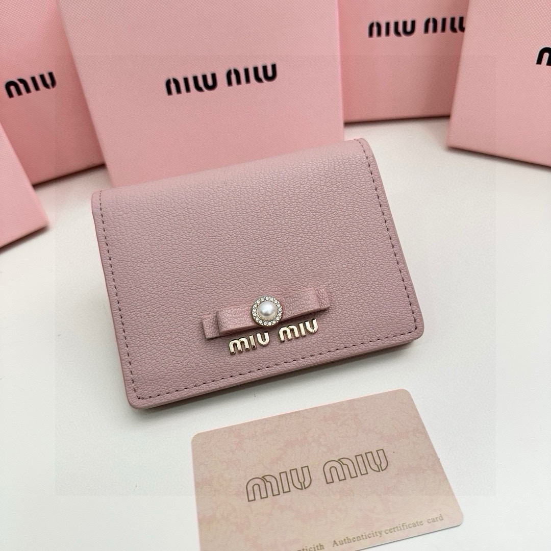 16069873811488807821061820_1 2025’新作 MIU MIU レディース 2つ折り財布 - 画像 (1)