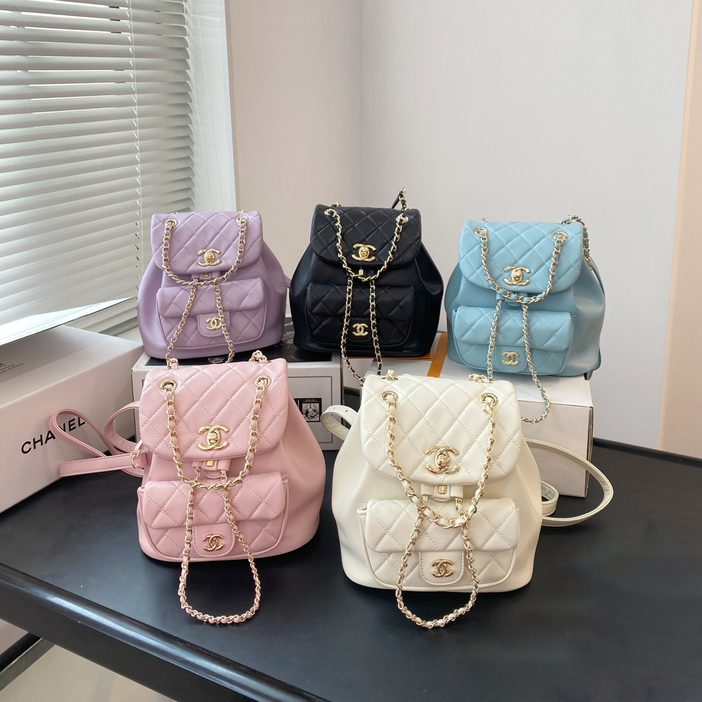 16069931442429365284041820_1 22C DUMA ◆希少♪コーデのお供に☆◆CHANEL★バックパック - 画像 (1)