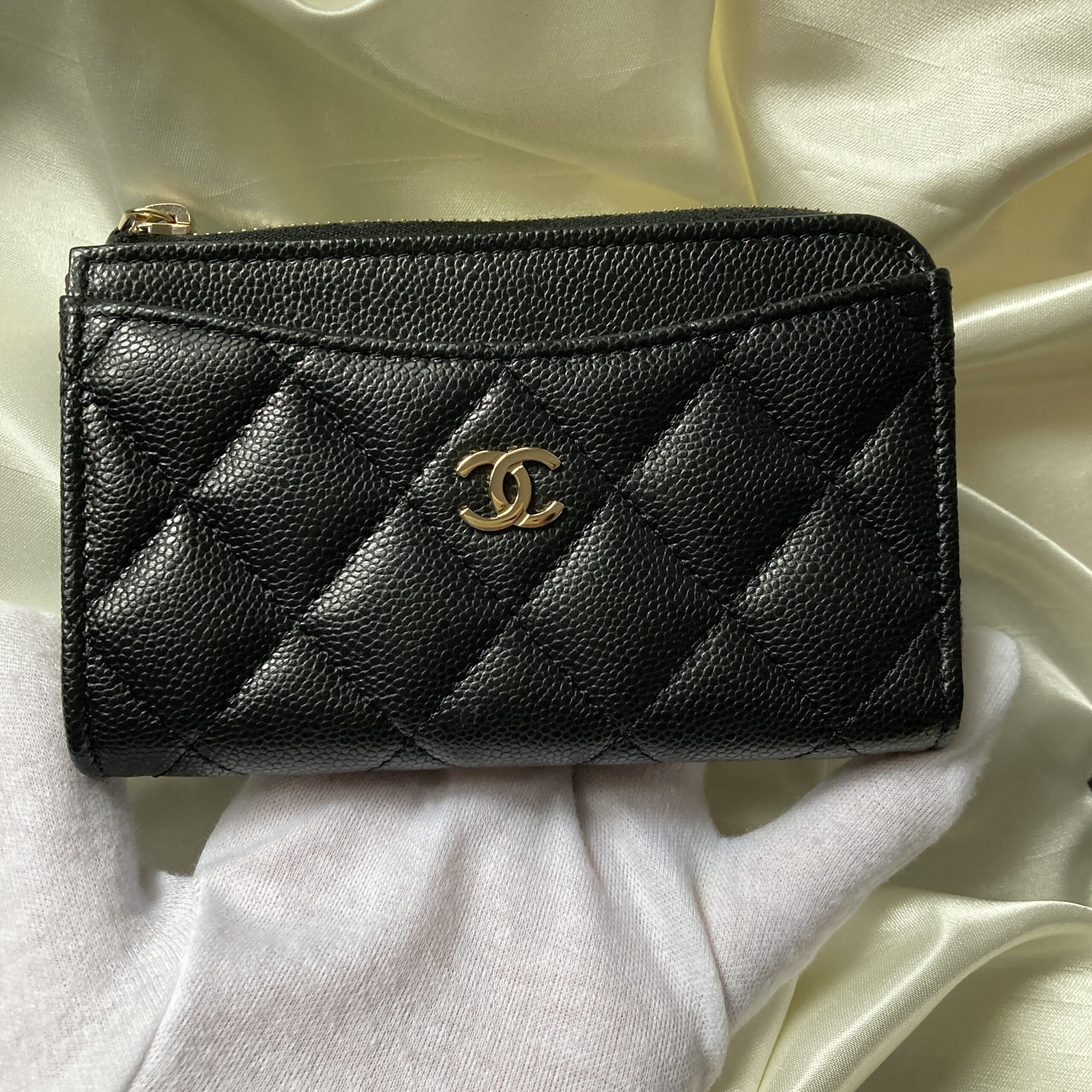 16070001506225831775351820_1 2025【CHANEL】シャネル ココマーク フラグメントケース - 画像 (1)