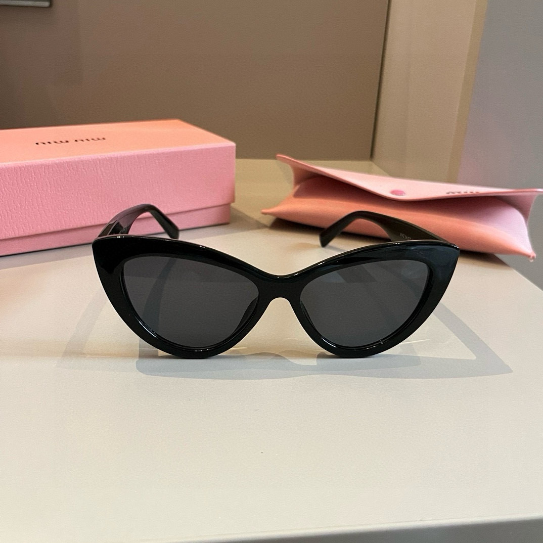 16070027010161736905101820_1 MMIUMIU 2024年新作 サングラス キャットアイ 旅行の必需品 人気スター愛用モデル - 画像 (1)