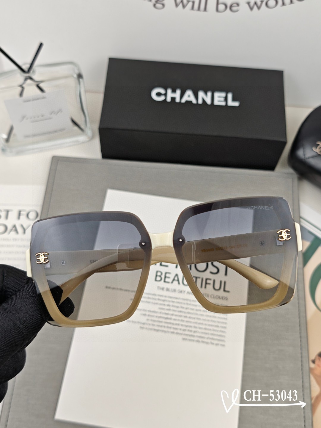 16070061503331317026461820_1 【CHANEL】シャネル 2025年新作トレンド 大人気 ファッションスクエア 偏光サングラス CH53043 - 画像 (1)