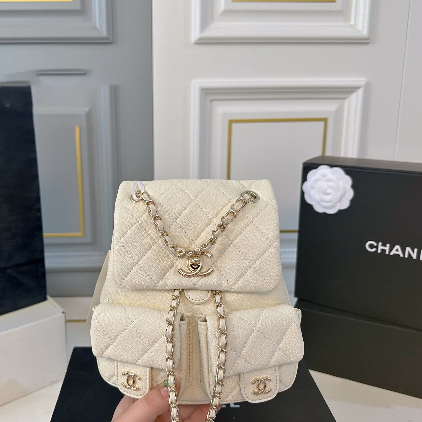 16070201476499707512621820_1 2025 SS(春夏)【定番人気♡カラバリ豊富】シャネル 24A ドゥーマ キャビアスキン バックパック【CHANEL】 - 画像 (1)