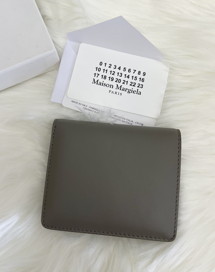 16070235176254442552951820_1 ☆メゾンマルジェラ☆ 二つ折り財布 大人気商品 ☆円高SALE☆ - 画像 (1)