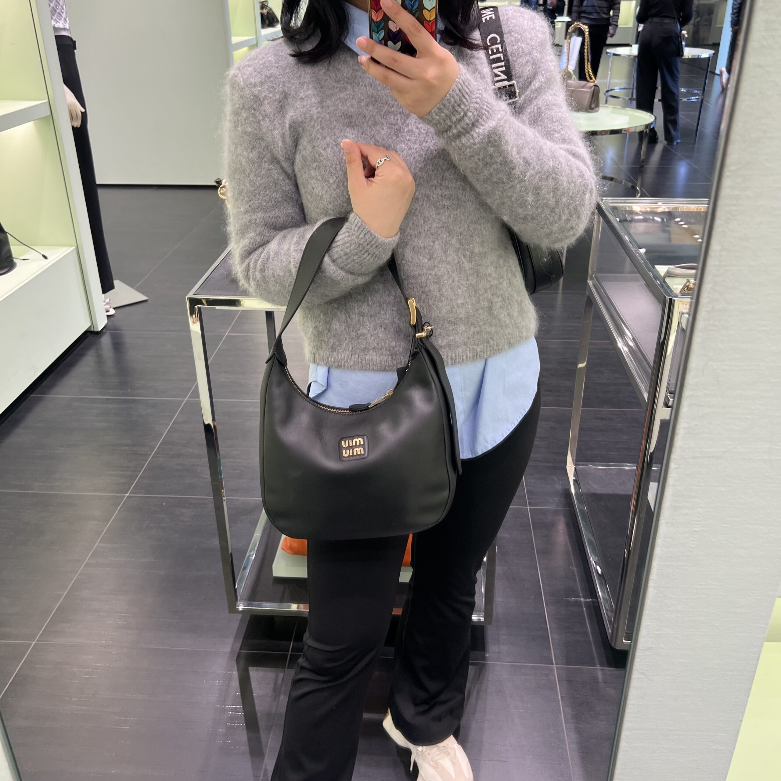 16070258171172123298351820_1 【MIUMIU】セール!ホーボーバッグ レザー 大人バッグ - 画像 (1)