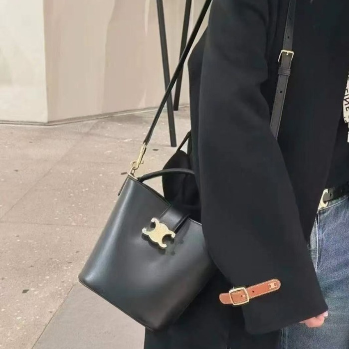 16070263595211159483761820_1 ★Celine★ミニ バケット ルイーズ/ スムースカーフスキン - 画像 (1)