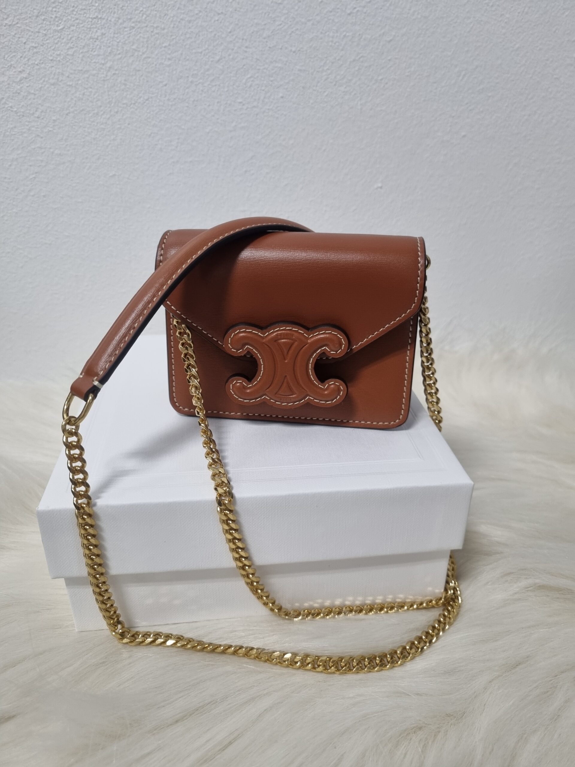 16070263880165294542781820_1 1点限り♪【CELINE直営店買付】CARD HOLDER ON CAHIN TRIOMPHE - 画像 (1)