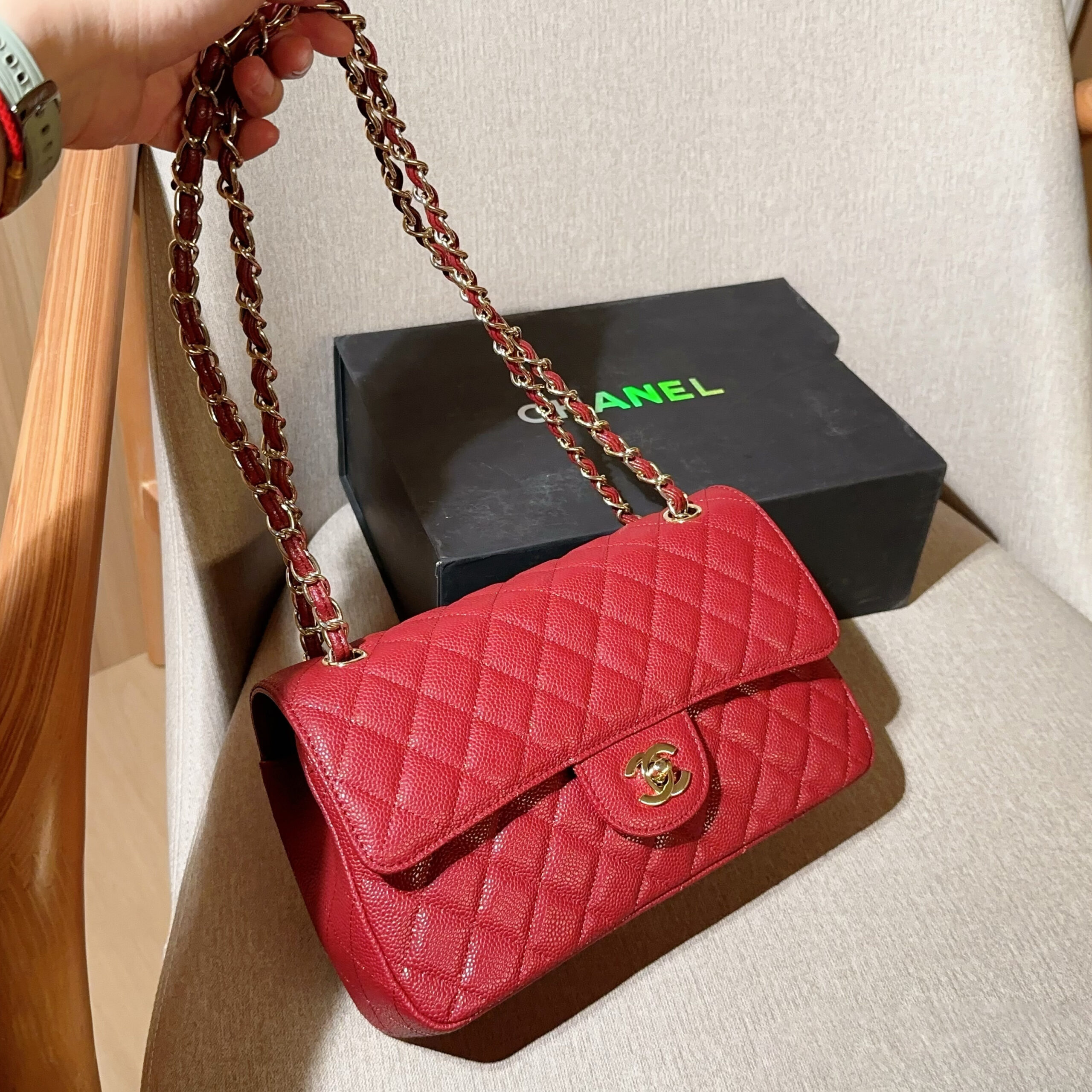 16070606954774111293391820_1 ☆目をひく赤色☆CHANEL/シャネル クラシックフラップバック - 画像 (1)