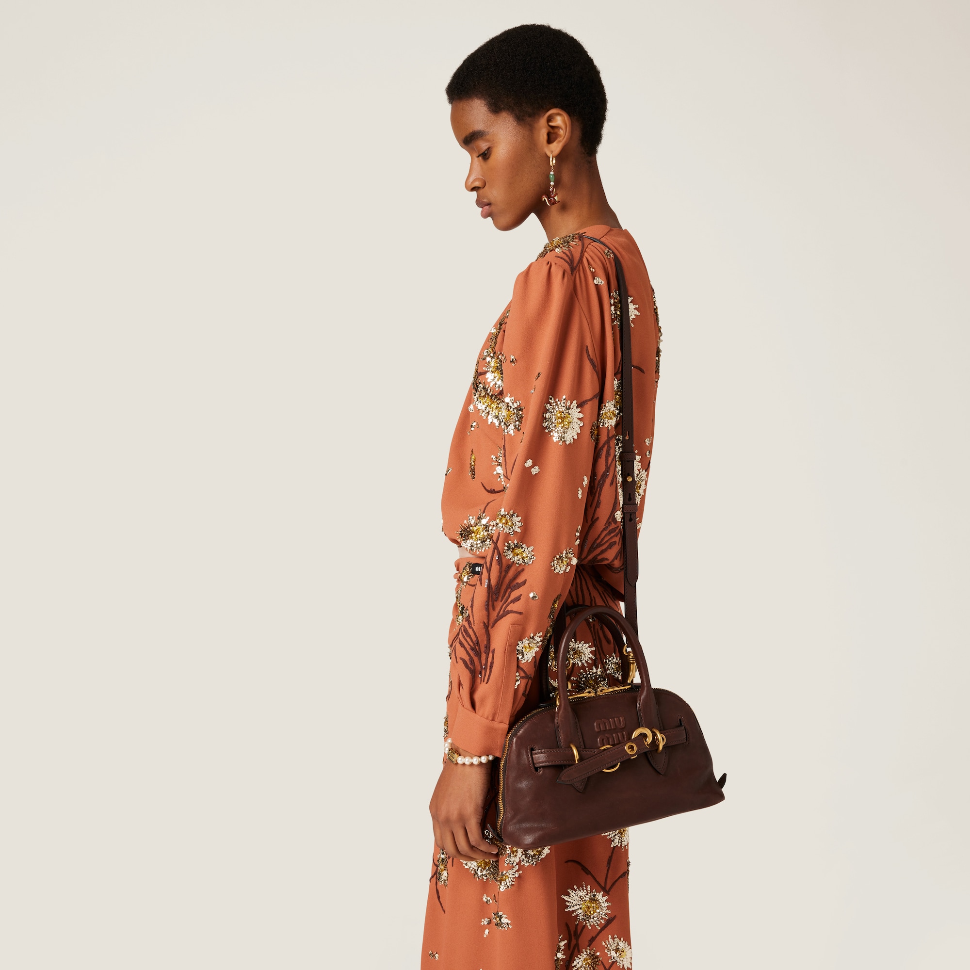 16070665187514413320411820_1 【新作】MIU MIU/ミュウミュウ ★アバンチュール ナッパレザー トップハンドルバッグ 【スモール】 - 画像 (1)