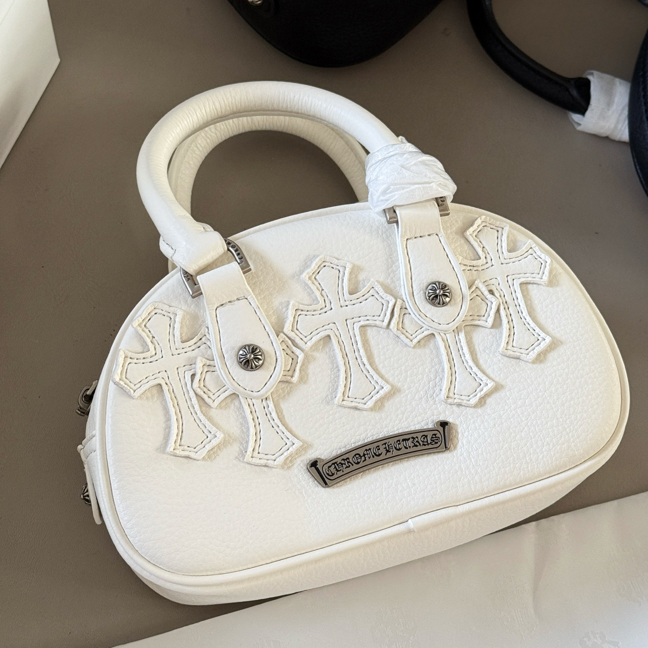 16070901357416659499191820_1 CHROME HEARTS クロムハーツ ロジウム加工 タイニー ジムバッグ セメタリークロスパッチ CHチャーム - 画像 (1)