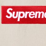 【Supreme】2024年最新作 スクエアロゴフーデッドスウェットシャツ オフホワイト 長袖パーカー