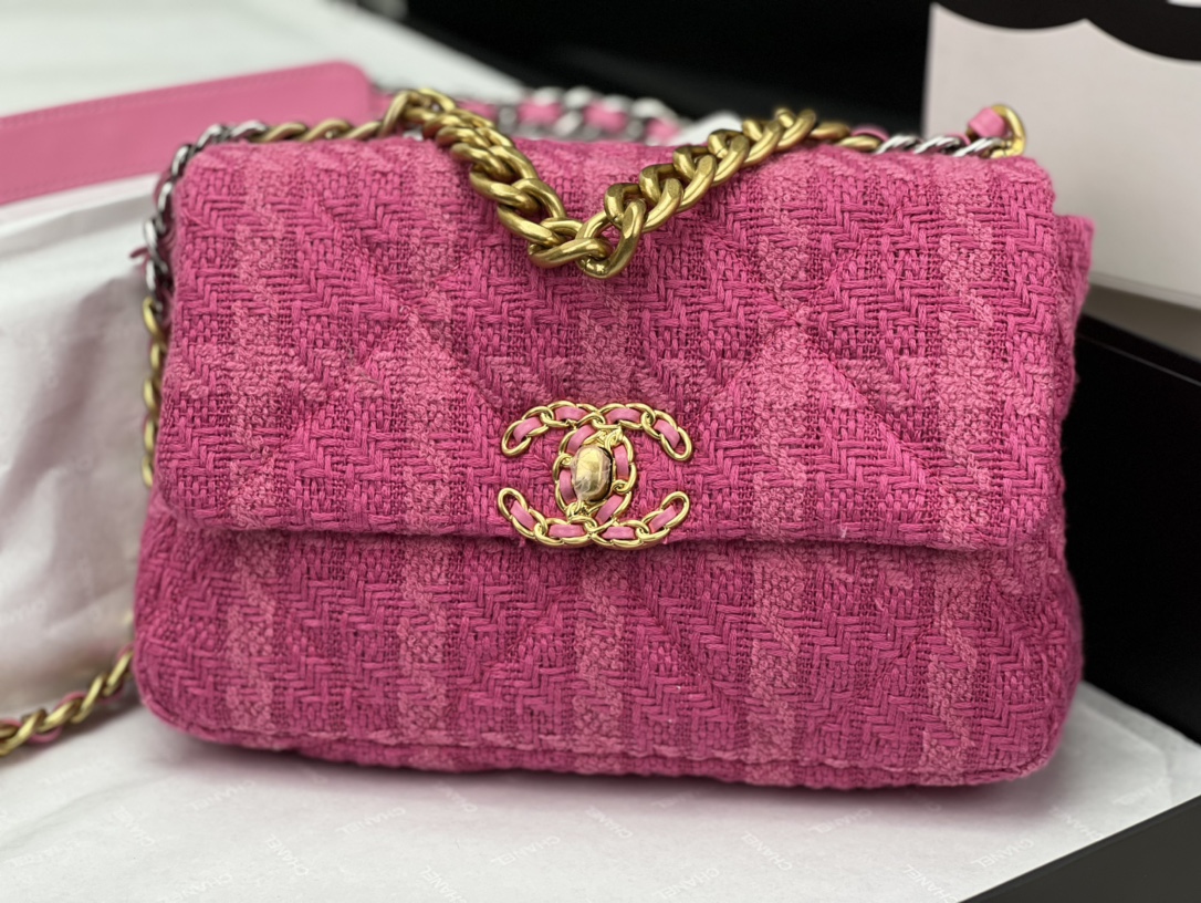 16071854961354812092721820_1 シャネル/CHANEL 19 HANDBAG AS11615 - 画像 (1)