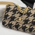 シャネル/CHANEL 19 HANDBAG AS11614