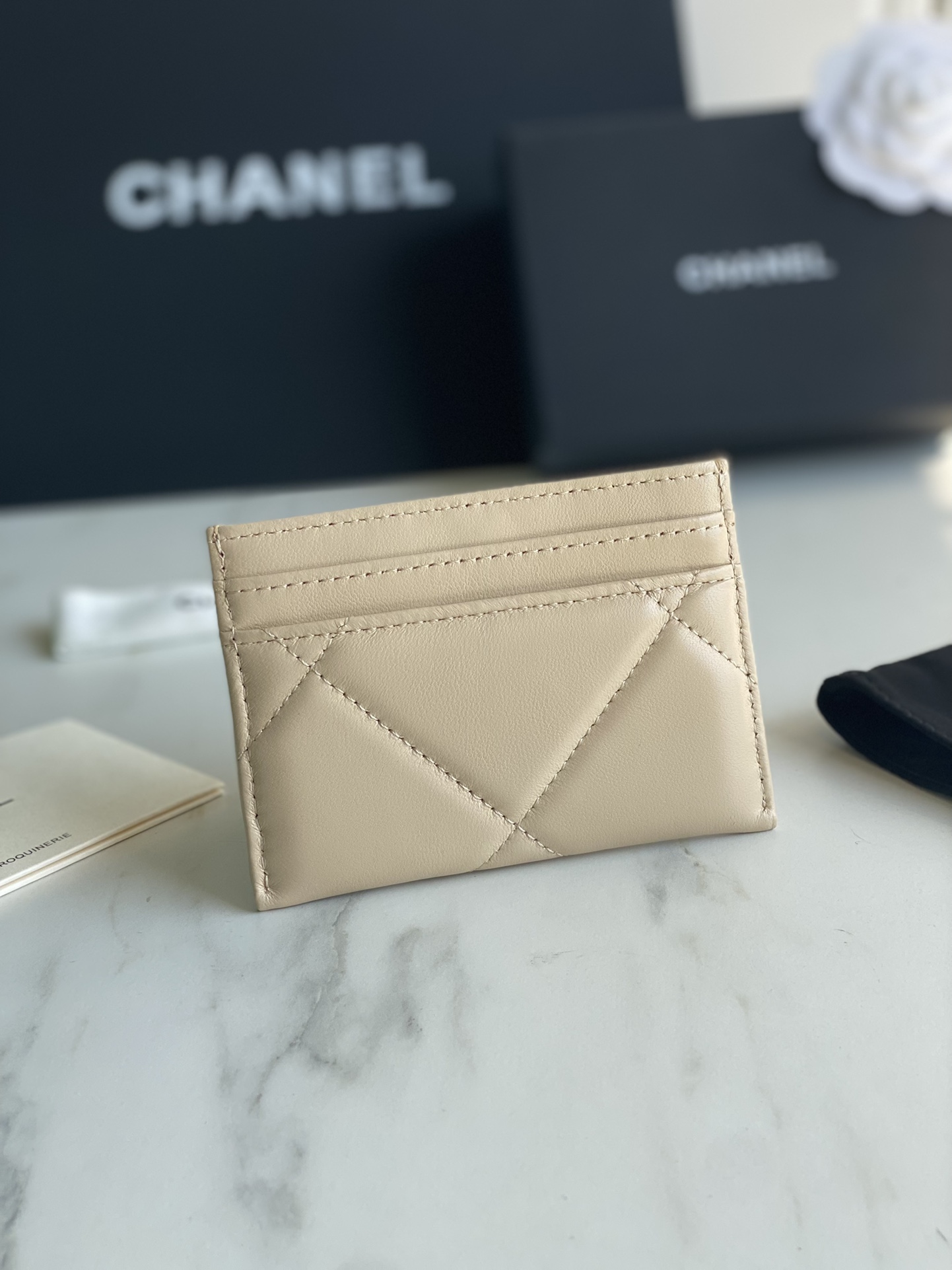 16071854966997157603421820_1 シャネル/CHANEL 19 CARD HOLDER AP1167 - 画像 (1)