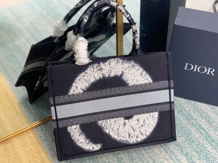 16071855255900817128631820_1 D1OR AROUND THE WORLD BOOK TOTE - 画像 (1)