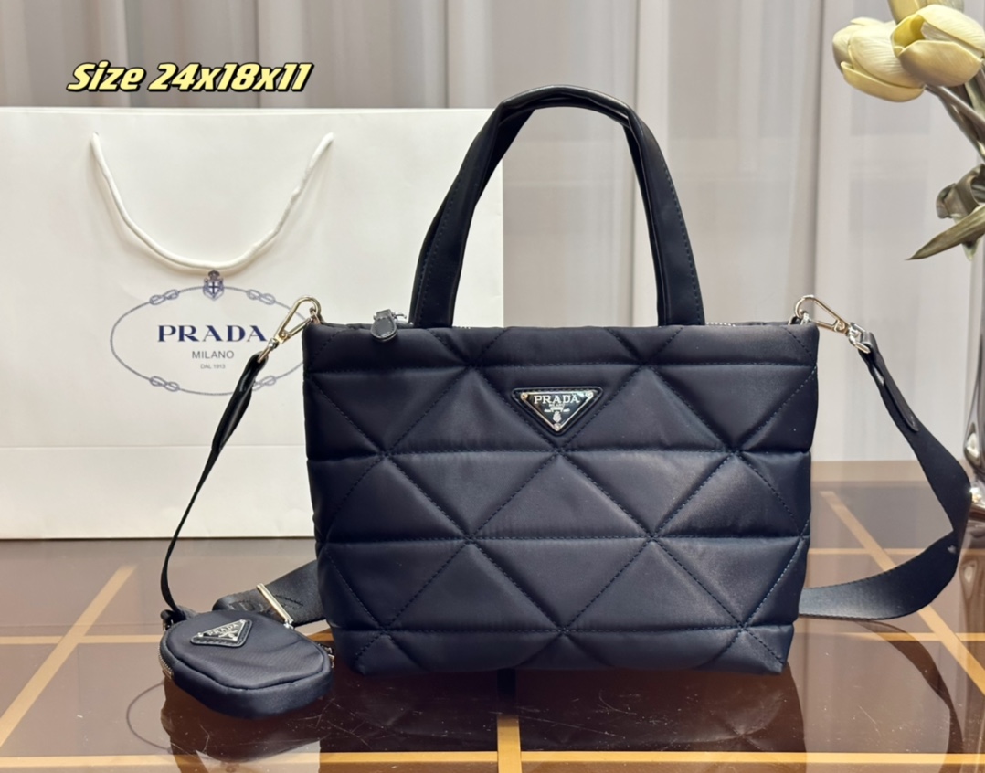 16071857032375962639871820_1 【PRADA】【大人気定番商品♪】プラダ 3点セット - 画像 (1)