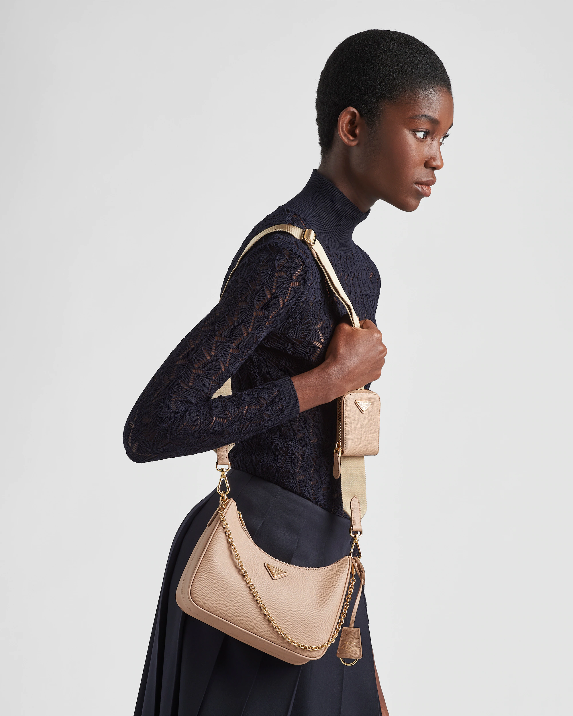 16071857033845311220341820_1 プラダ Re-Edition 2005 サフィアーノレザー バッグ - 画像 (1)