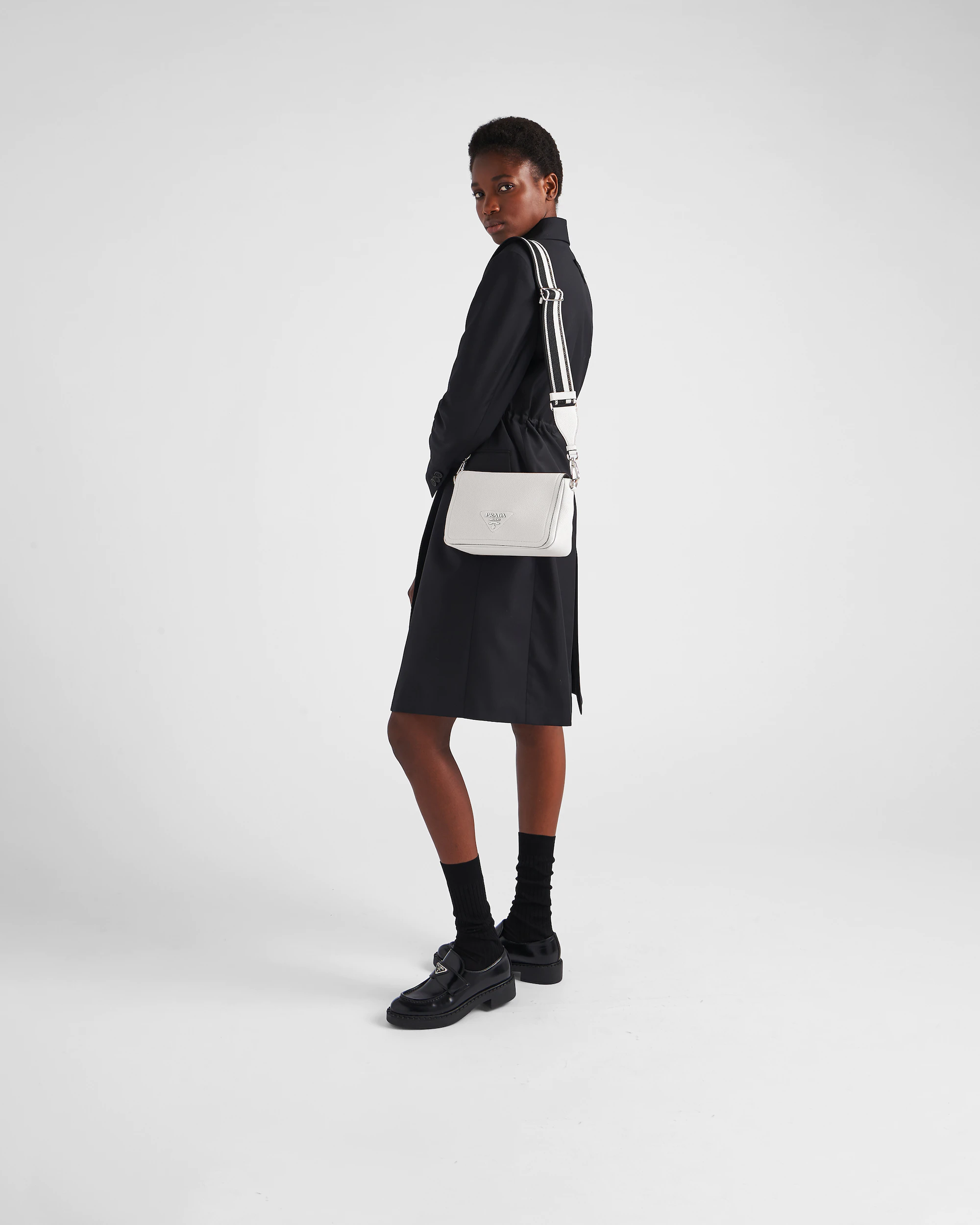 16071857034182868800031820_1 PRADA/プラダ レザーショルダーバッグ - 画像 (1)