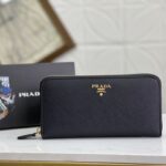 PRADA（プラダ） 財布19x12cm