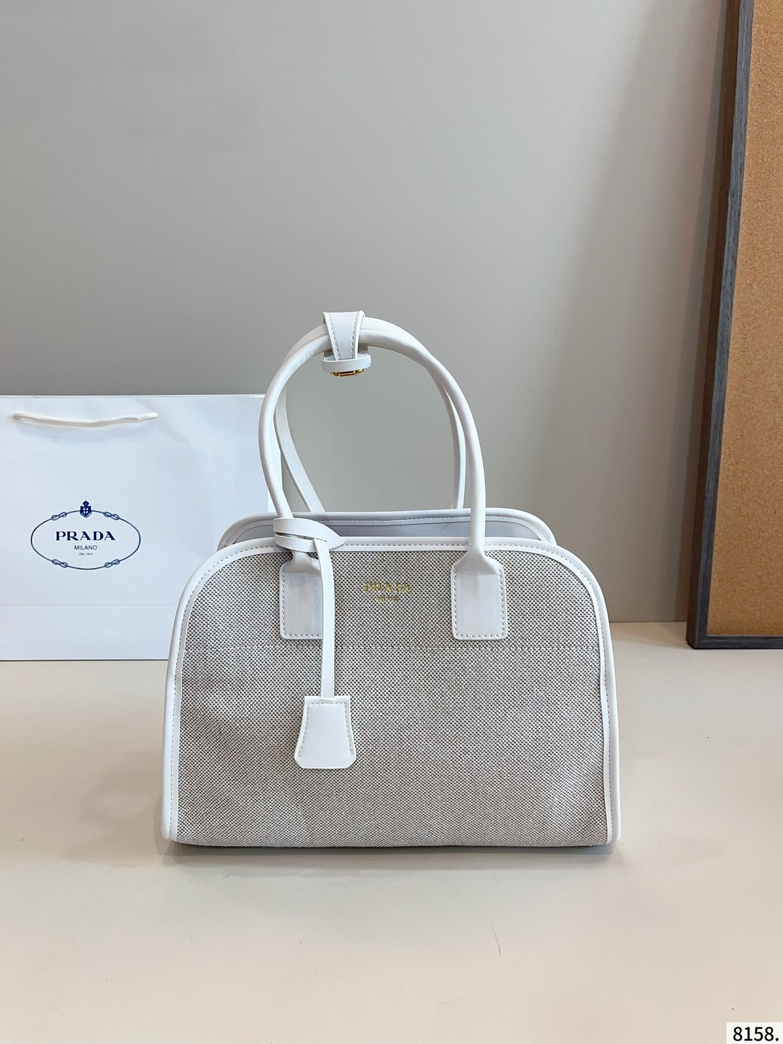 16071857035325229435191820_1 【PRADA】プラダ ★大人気ズックハンドバッグ - 画像 (1)