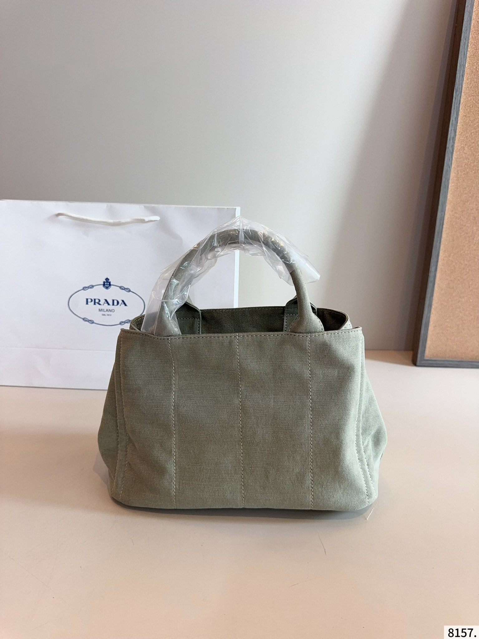 16071857035408108882881820_1 【PRADA】プラダ ★超人気 ズックのハンドバッグ - 画像 (1)