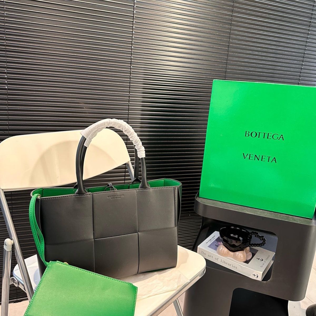 16071867762691736001711820_1 関税込 ◆BOTTEGA VENETA アルコ トートバッグ ミニ 33*23cm - 画像 (1)