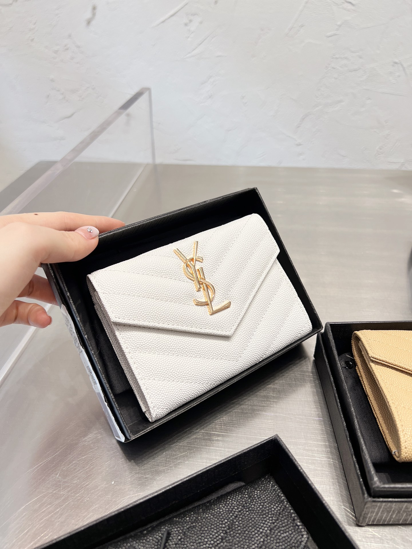 16071867764260909014911820_1 【サンローラン】【Saint Laurent】モノグラム スモール エンベロープウォレット - 画像 (1)