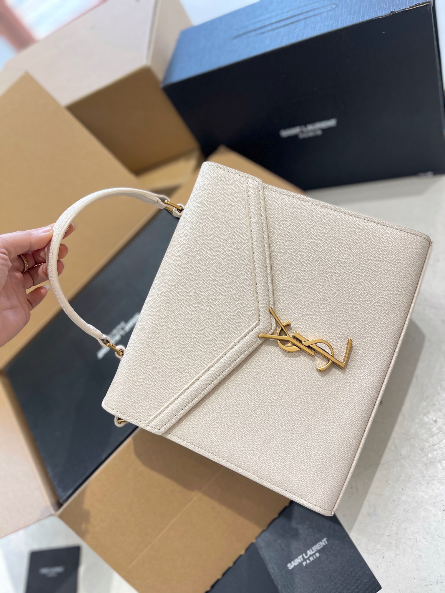 16071867764360565668551820_1 【サンローラン】SAINT LAURENT 関税補償☆ カサンドラ2WAY ホワイト/ブラック - 画像 (1)