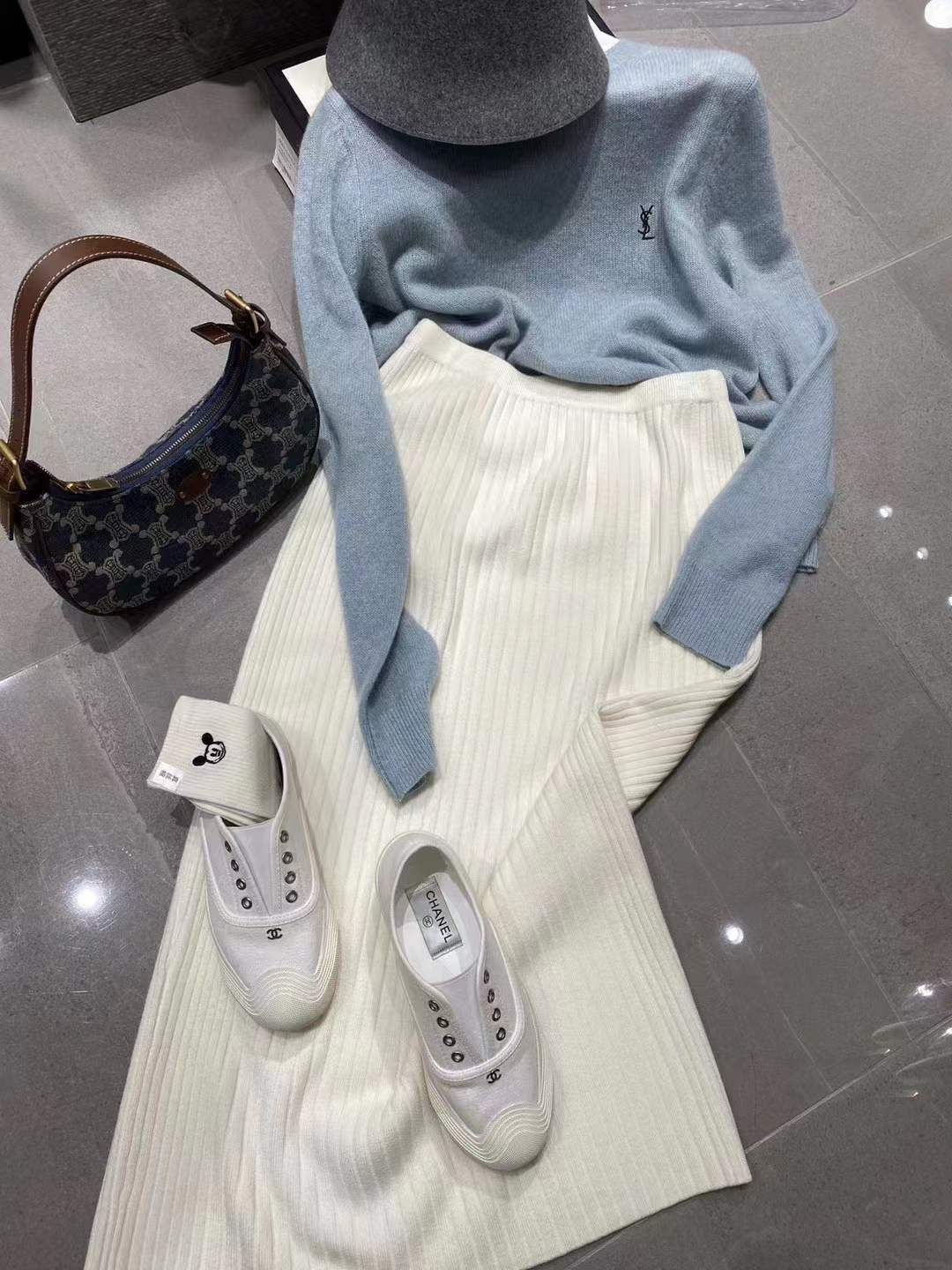 16071867765343374989951820_1 【サンローラン】YSL薄手の刺繍入りルーズラウンドネックカシミヤボトムス - 画像 (1)