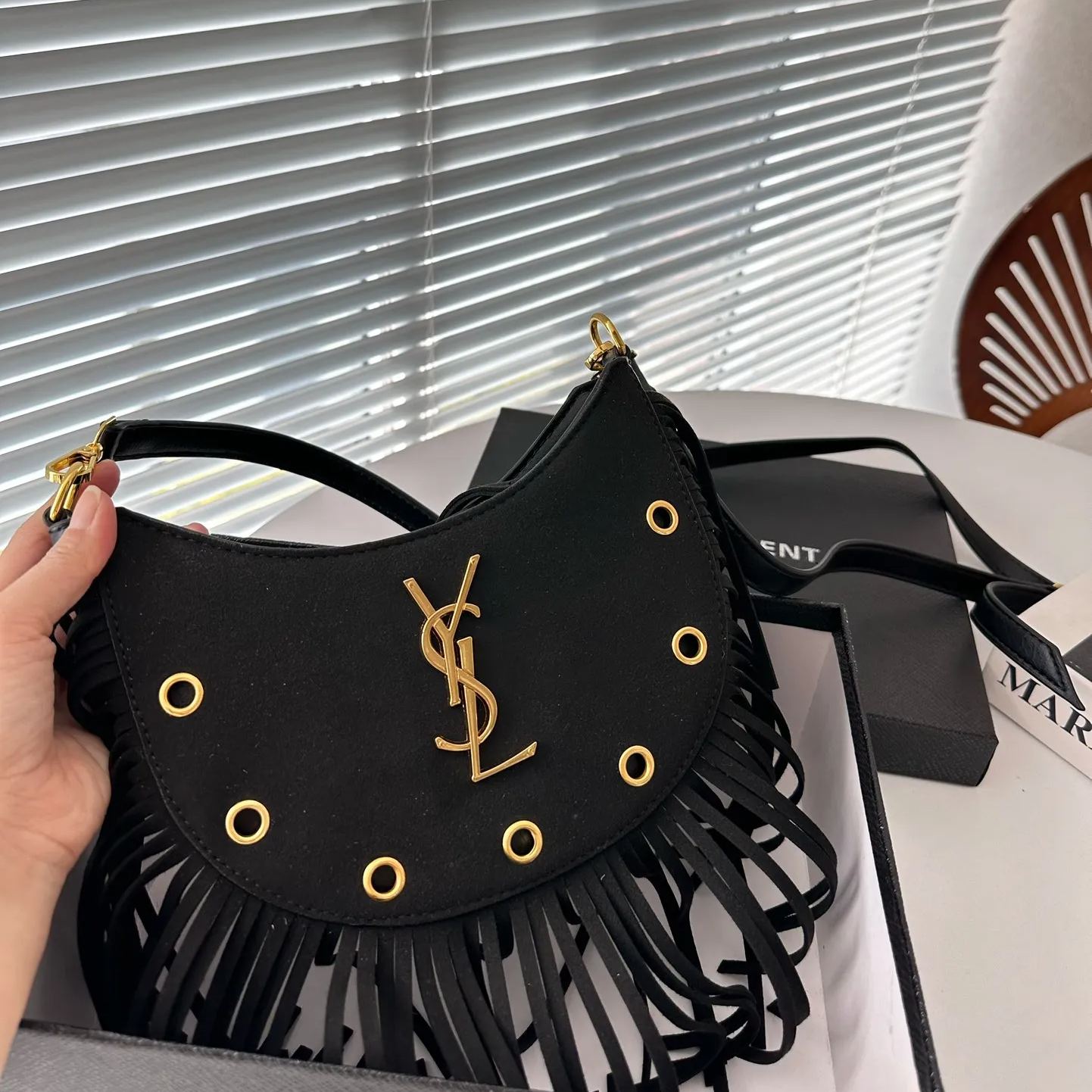 16071867765921685622551820_1 【サンローラン】Saint Laurent 【入手困難】フリンジ付きバッグ - 画像 (1)
