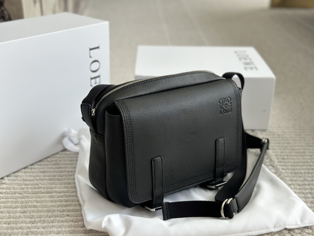 16071870298060087645591820_1 【LOEWE】ロエベ バッグ MILITARY MESSENGE ミリタリー B553A72X22 - 画像 (1)