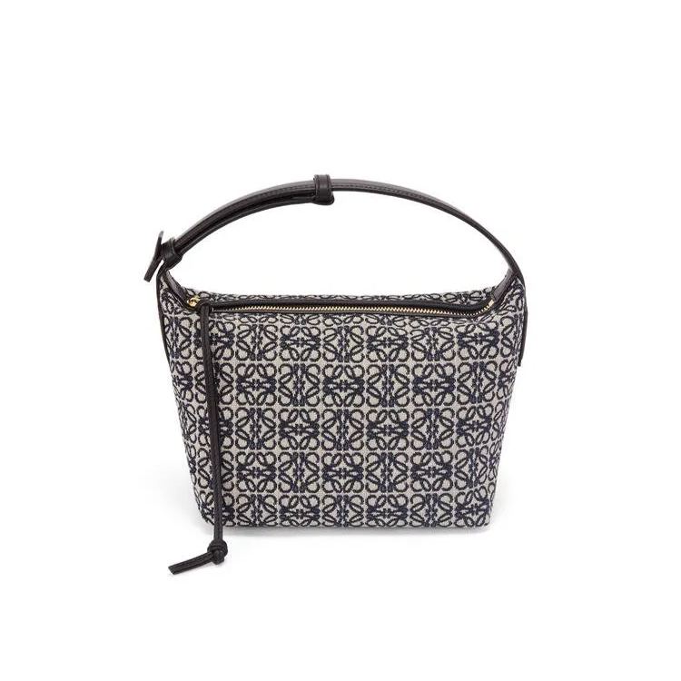 16071870298185916766611820_1 【LOEWE】ロエベ NEW!女性らしい目を惹く気品☆Cubi Small Bag - 画像 (1)