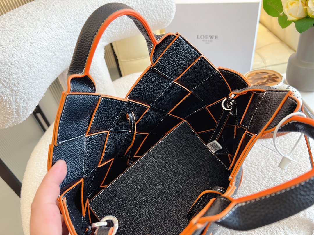 16071870299827902896311820_1 【LOEWE】ロエベ かごバッグ レザー ベジタブル バスケット - 画像 (1)