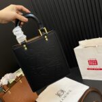 LOEWE エンボス加工された 楽譜パッケージ ハンドバッグ