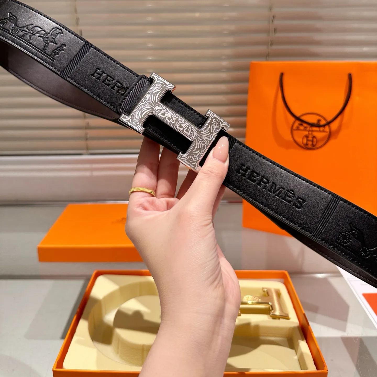 16071872472509923116931820_1 【HERMES】エルメス カートを引くためのクラシックな高品質バックル - 画像 (1)