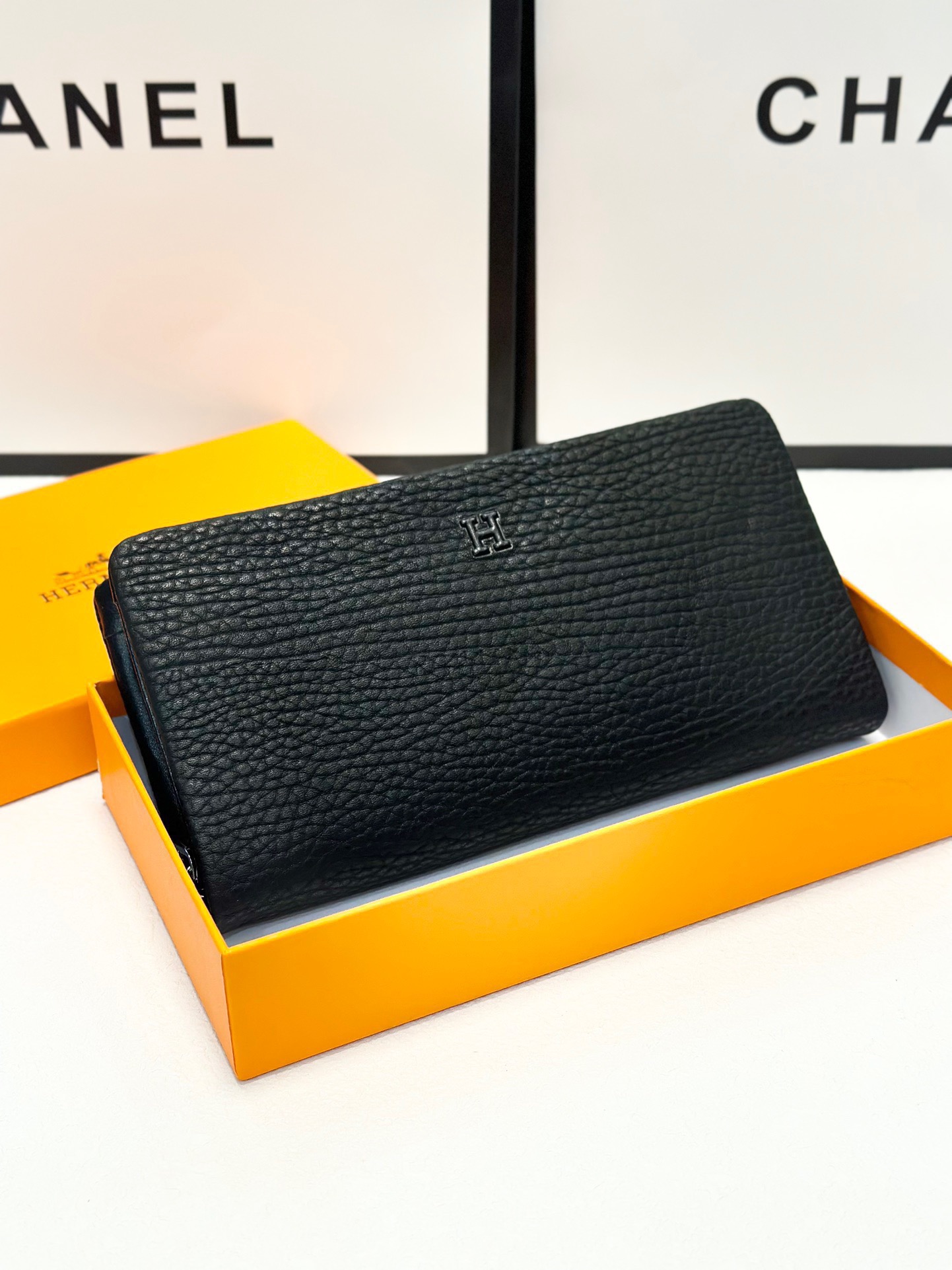 16071872476642319190181820_1 【HERMES】エルメス 財布20 x10 cm - 画像 (1)