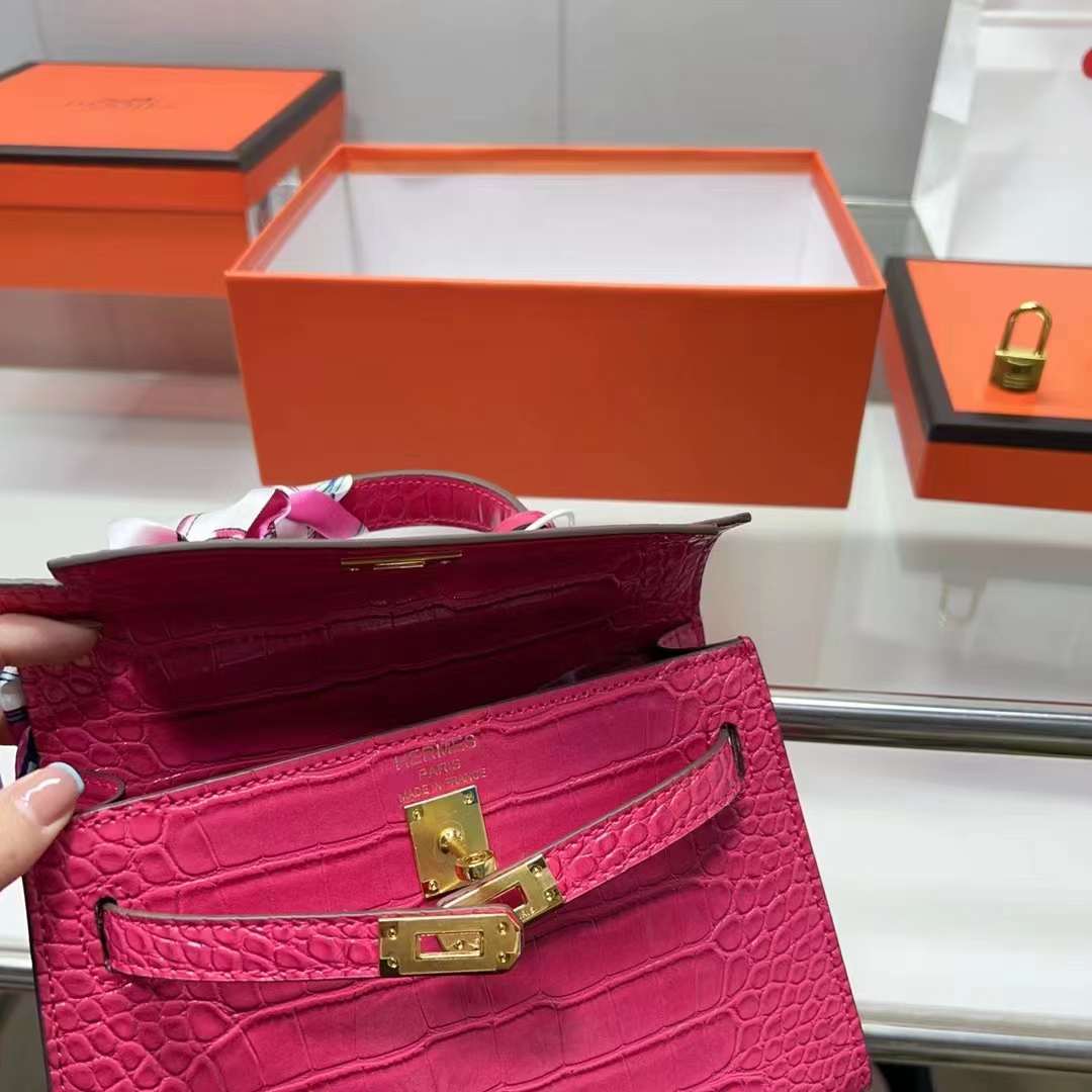 16071872477287067597231820_1 【HERMES】エルメス ケリーシリーズ クロコダイル柄 最新カラー - 画像 (1)