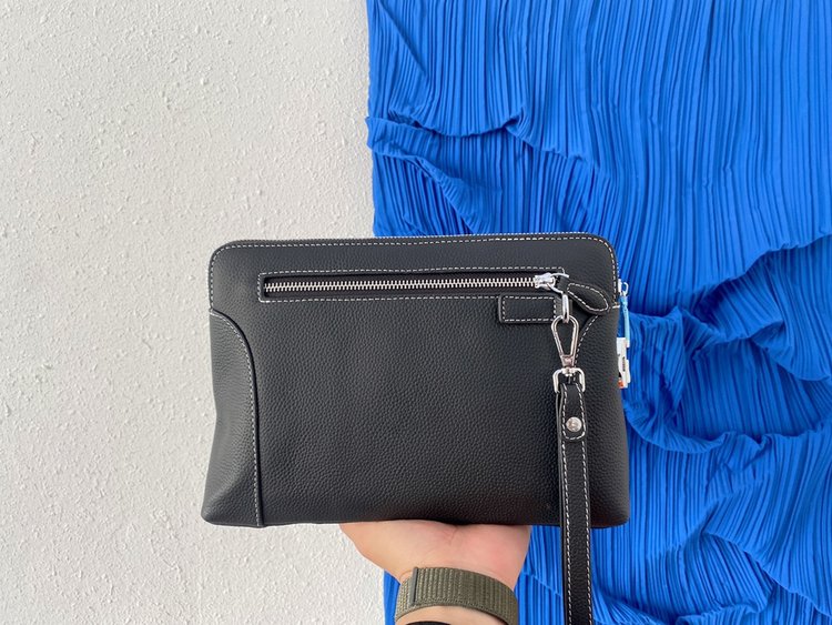 16071872478298733723961820_1 【HERMES】エルメス クラッチバッグ 28 x 17 cm - 画像 (1)