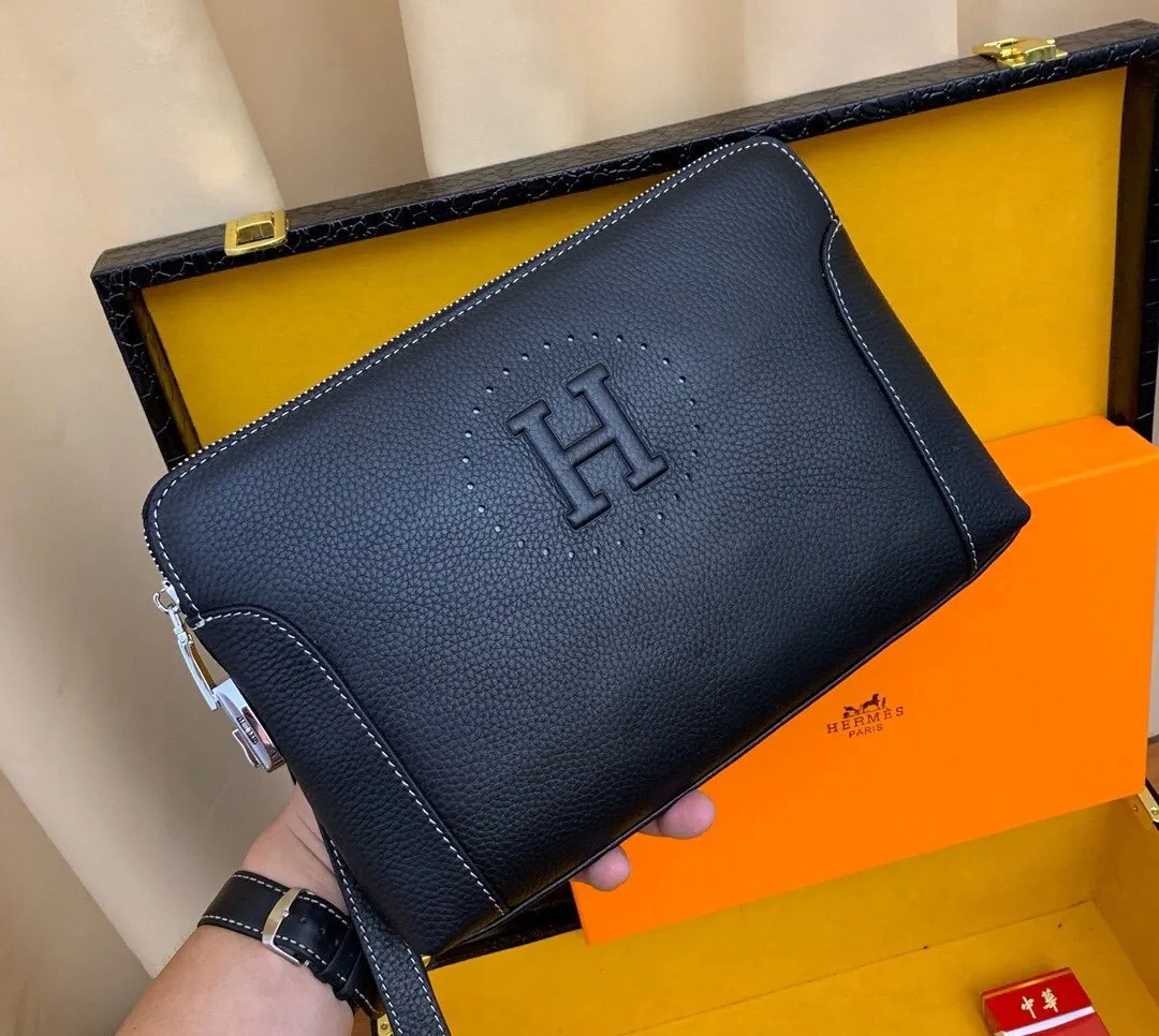 16071872478569182450011820_1 【HERMES】エルメス クラッチバッグ 29X19X7CM - 画像 (1)