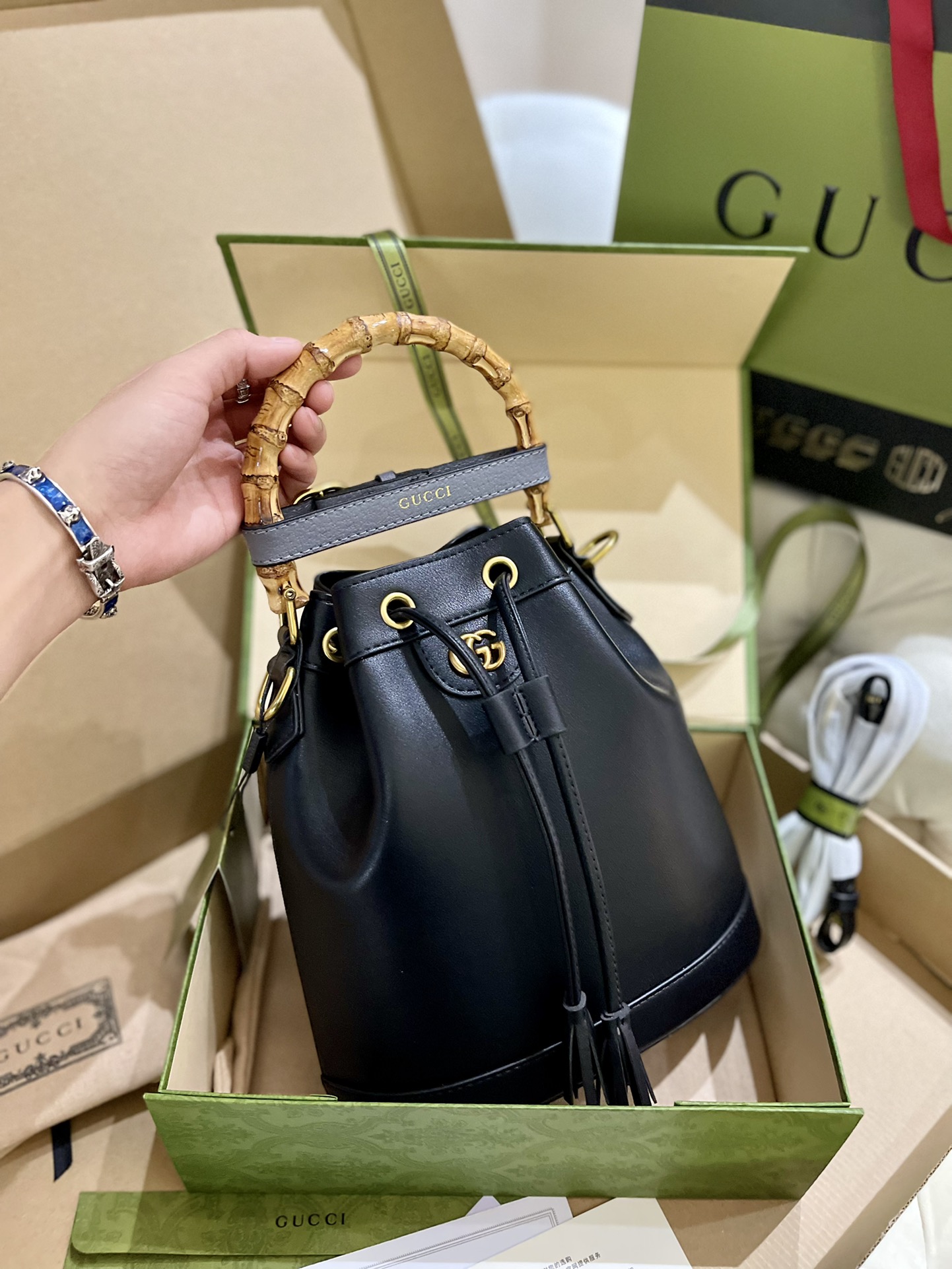 16071873499944113960821820_1 【完売前に!!】 GUCCI グッチ 高級竹柄バケツバッグ - 画像 (1)